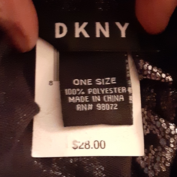 DKNY BLACK AND SILVER LEOPARD PRINT SCARF - Picture 5 of 7